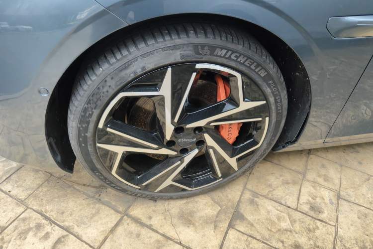 Used Lynk & Co Z10 2025 95 kWh 702 km All-Wheel Drive Intelligent Driving Ultra
