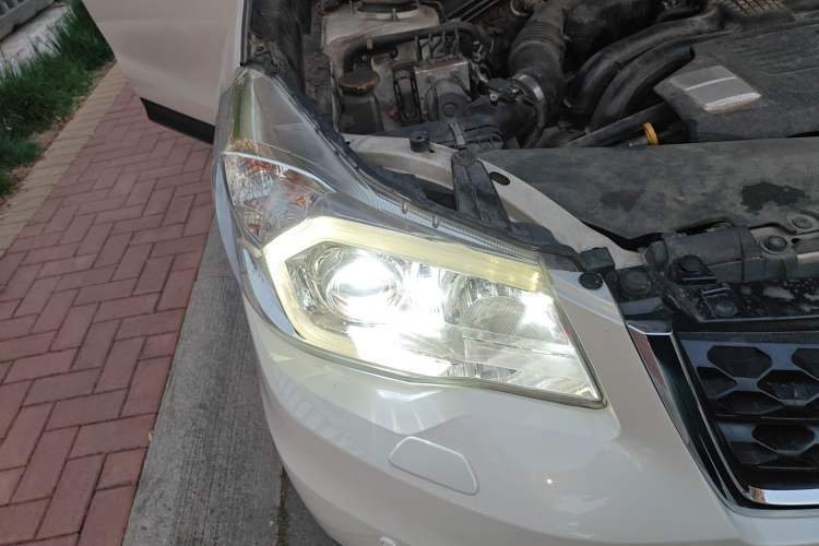 Used Subaru Forester 2013 2.5i Automatic Luxury Edition Right Front Headlight