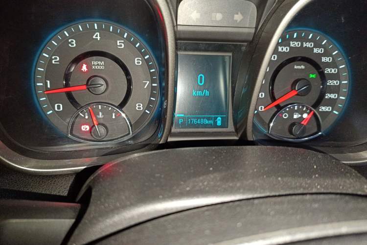 Used Chevrolet Malibu 2012 2.0L Automatic Luxury Edition Odometer Close Up