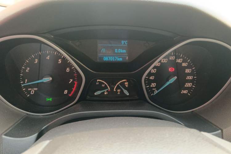 Used Ford Focus 2012 Sedan 1.6L Manual Comfort Model
