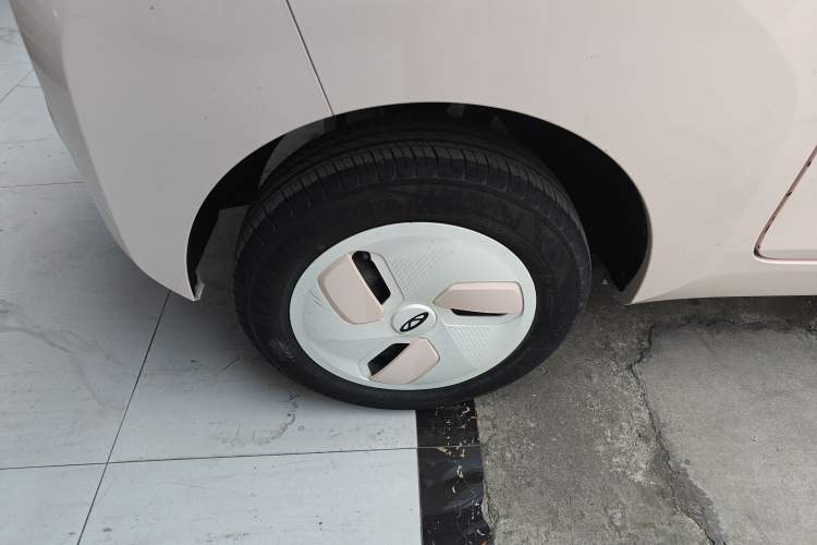 Used Chery QQ Ice Cream 2022 170km Sundae Phosphate Lithium-Ion
