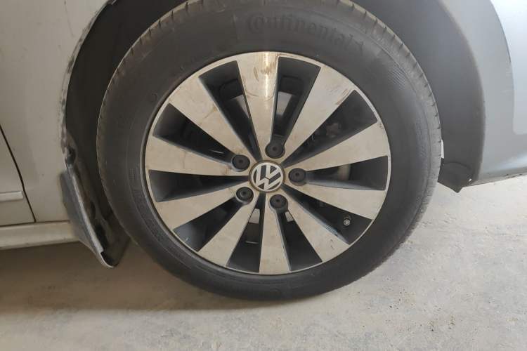 Used Volkswagen Sagitar 2018 280TSI DSG Comfort Model Right Front Wheel Hub