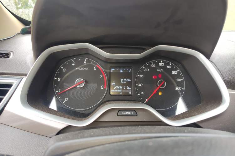 Used Baojun 310W 2017 1.5L Manual Comfort Version China VI Emission Standard Instrument Cluster
