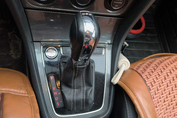 Used Volkswagen Cross Lavida 2014 1.4TSI DSG
