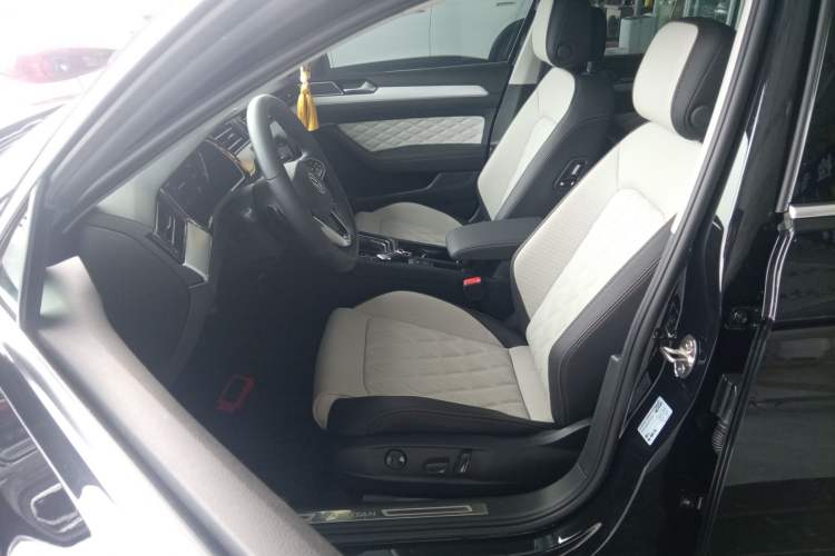 Used Volkswagen Magotan 2025 Zhongxiang Version 330TSI DSG Luxury Edition Driver Seat