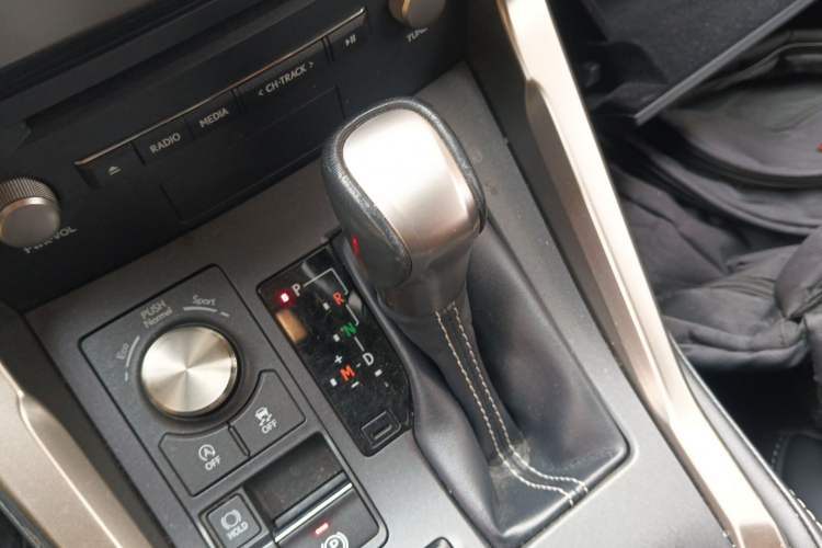 Used Lexus NX 2020 200 Front-Wheel Drive Freeline Edition China VI Standard Gear Lever