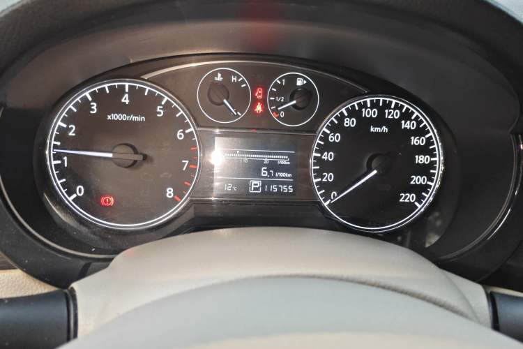 Used Nissan Tiida 2013 1.6L CVT Cool Cafe Edition
