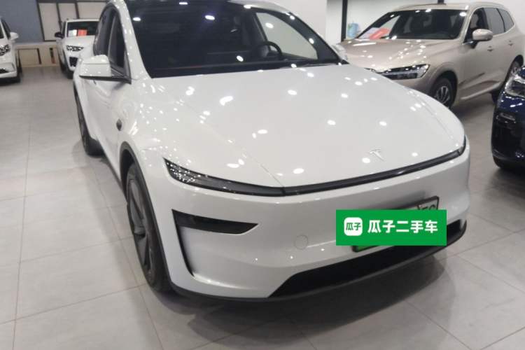 Used Tesla Model Y 2025 Long-Range All-Wheel-Drive Version
