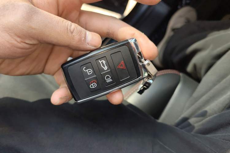 Used Land Rover Discovery Sport 2022 249 PS R-Dynamic SE Performance Tech Edition 5 Seats Vehicle Key