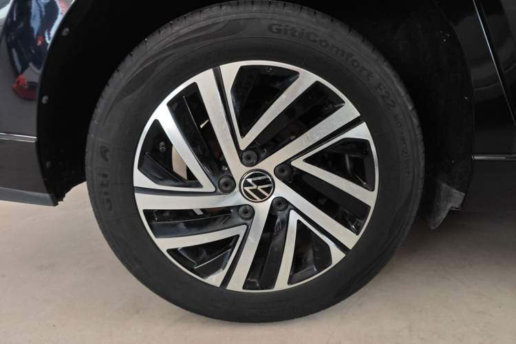 Used Volkswagen Lavida 2023 1.5L Automatic 5 Million Edition Right Rear Wheel Hub