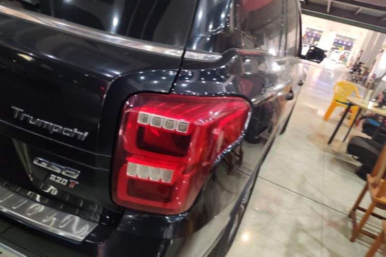 Used GAC Trumpchi GS8 2017 320T Four-Wheel Drive Luxury Smart Connectivity Version (7 Seats) Right Rear Taillight