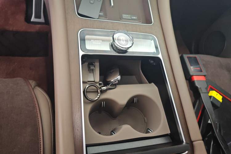 Used Hima AITO M9 2024 Range-Extended Ultra Version 52 kWh 5-Seater Model Gear Lever