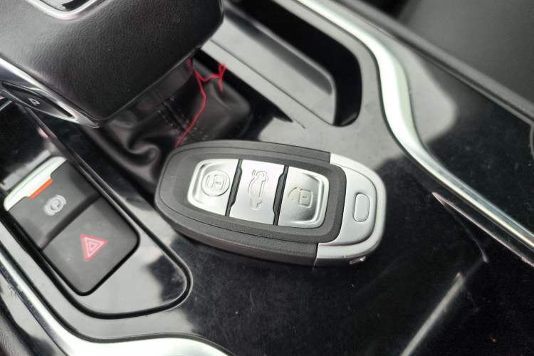 Used Hongqi E-QM5 2022 431 km Charge & Enjoy Edition Interior 1