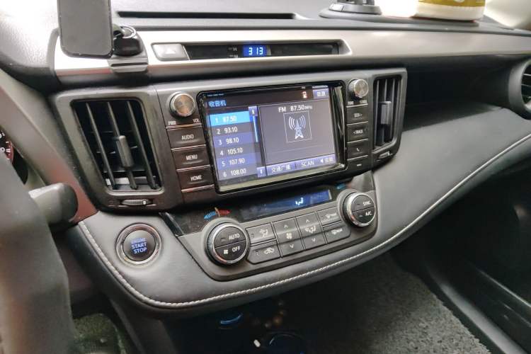 Used Toyota RAV4 2016 2.5L Automatic 4x4 Elite Edition Audio And AC Panel