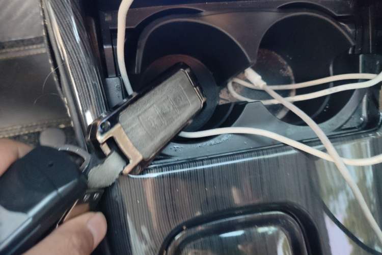 Used Mitsubishi Outlander 2019 2.0L Two-Wheel Drive Comfort Edition 5 Seats China V Standard Vehicle Key