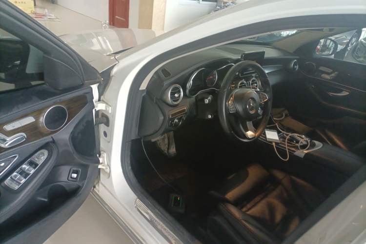 Used Mercedes-Benz C-Class 2015 C 200 L