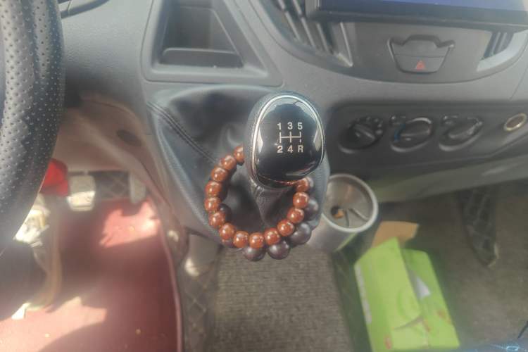 Used Ford Transit 2019 2.0T Diesel Multi-Purpose Commercial Vehicle Short Wheelbase Low Roof 6-Seater China VI Standard