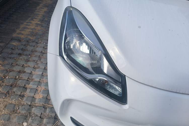 Used CHANGAN OSHAN Benni E-Star 2021 National Edition Xin Yue Version Lithium-Ion Battery Right Front Headlight