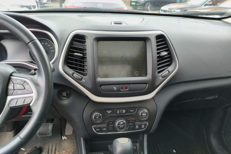 Used Jeep Cherokee 2016 2.4L Professional Smart Version Audio And AC Panel