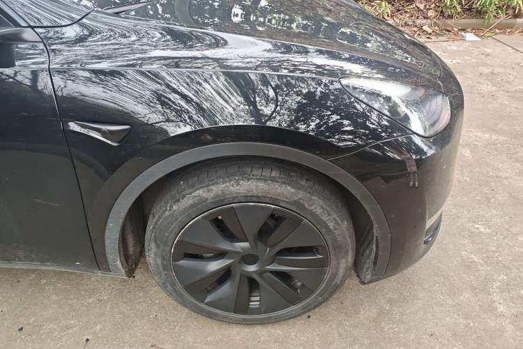 Used Tesla Model Y 2024 Long-Range All-Wheel-Drive Version