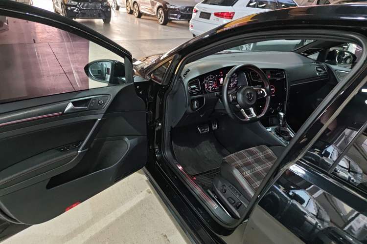 Used Volkswagen Golf GTI 2018 2.0 TSI GTI
