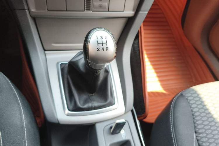 Used Ford Focus 2013 Hatchback Classic 1.8L Manual Base Model Gear Lever
