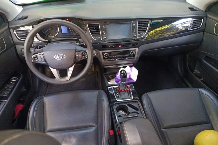 Used Hyundai Mistra 2014 1.8L Automatic Smart GLS Center Console