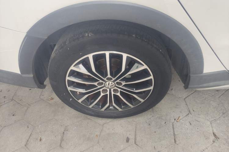 Used Volkswagen Cross Lavida 2014 1.4TSI DSG
