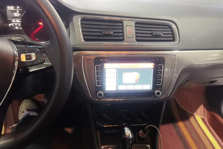 Used Volkswagen Lavida 2017 1.6L Automatic Comfort Edition Audio And AC Panel