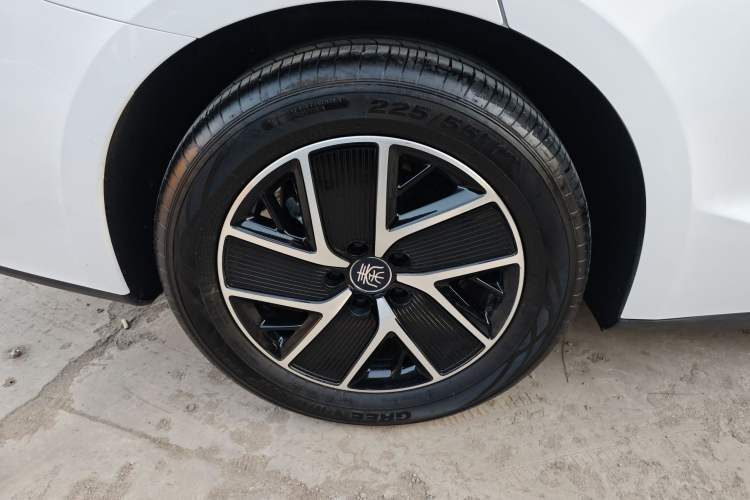 Used BYD Qin L 2025 DM-i Smart Drive 120KM Leading Model
