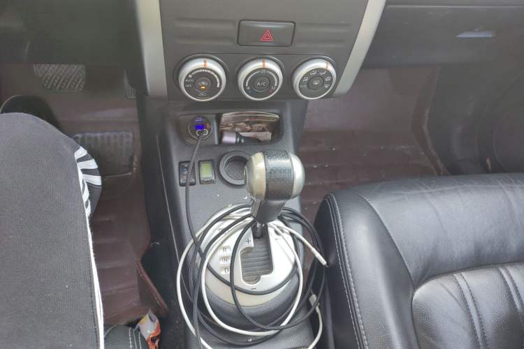 Used Dongfeng Fengdu MX6 2015 2.0L CVT Two-Wheel Drive Dream Edition
