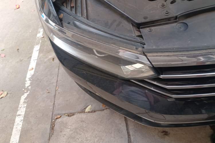 Used Volkswagen Magotan 2019 330TSI DSG Luxury Version China VI Standard Right Front Headlight