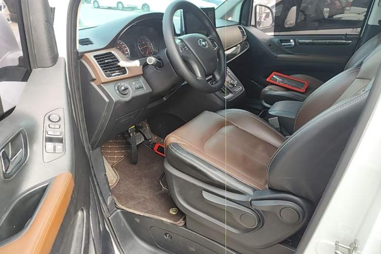 Used SAIC MAXUS G10 2016 2.0T Automatic Luxury Executive Edition
