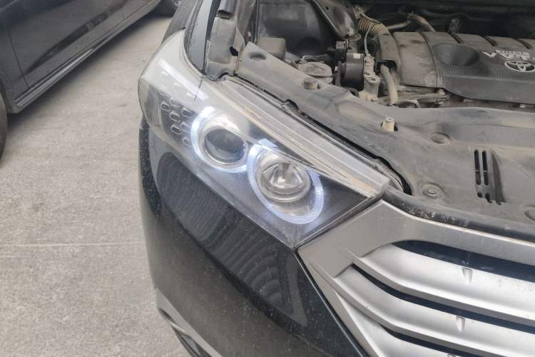 Used Toyota Highlander 2012 2.7L Two-Wheel Drive 7-Seater Luxury Edition