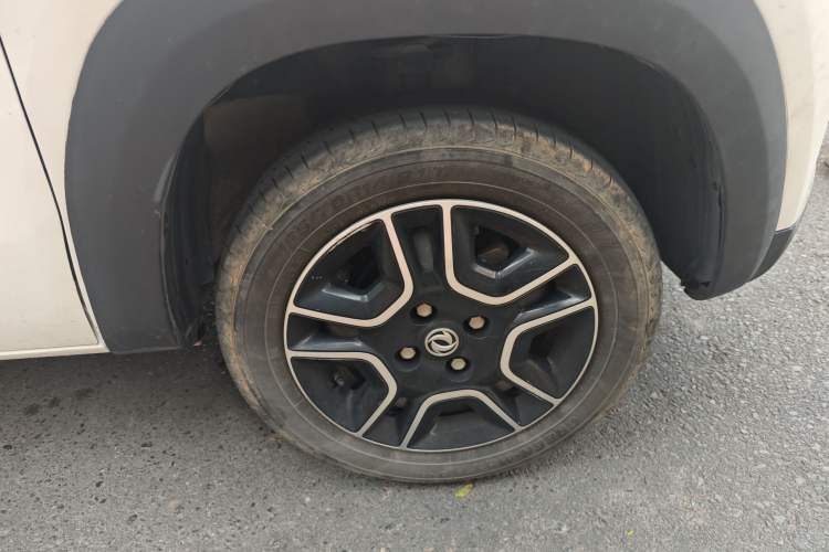 Used Dongfeng NAMMI BOX 2022 Revised Light Wind Edition 201 km Standard Version
