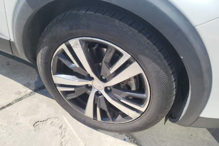 Used Peugeot 5008 2017 380THP 7-Seater Elite Edition Right Front Wheel Hub