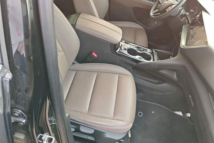 Used Buick Envision 2022 Encore Plus 652T Five-Seat Luxury Model Right Front Seat