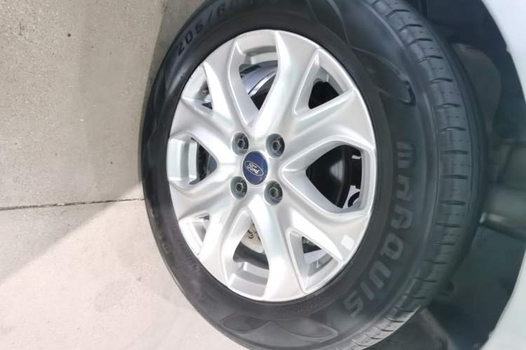 Used Ford EcoSport 2013 1.5L Automatic Fashion Model Right Front Wheel Hub