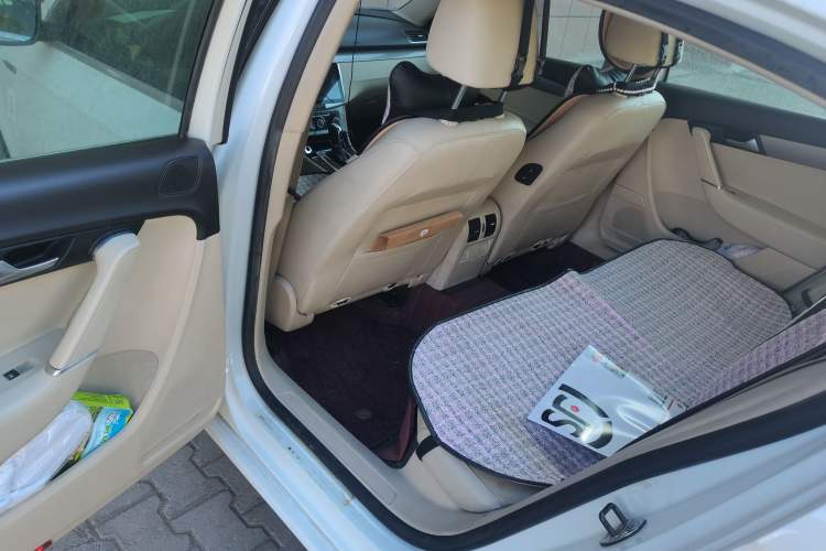 Used Volkswagen Magotan 2013 1.8TSI Premier Model Left Rear Seat