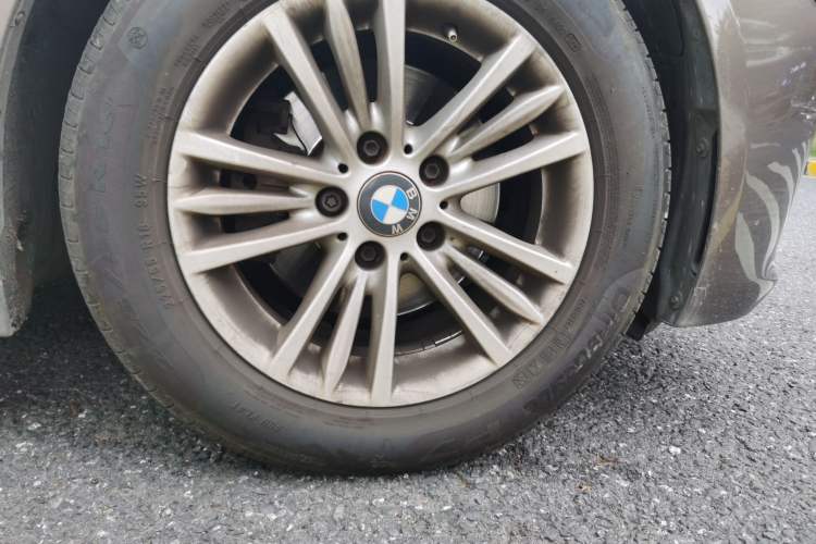Used BMW 3 Series 2013 320Li Fashion Model Right Front Wheel Hub