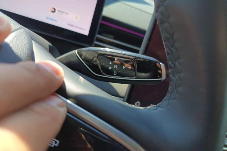 Used Chery Fengyun A8L 2025 1.5 TGDI 145 km Luxury Version Gear Lever