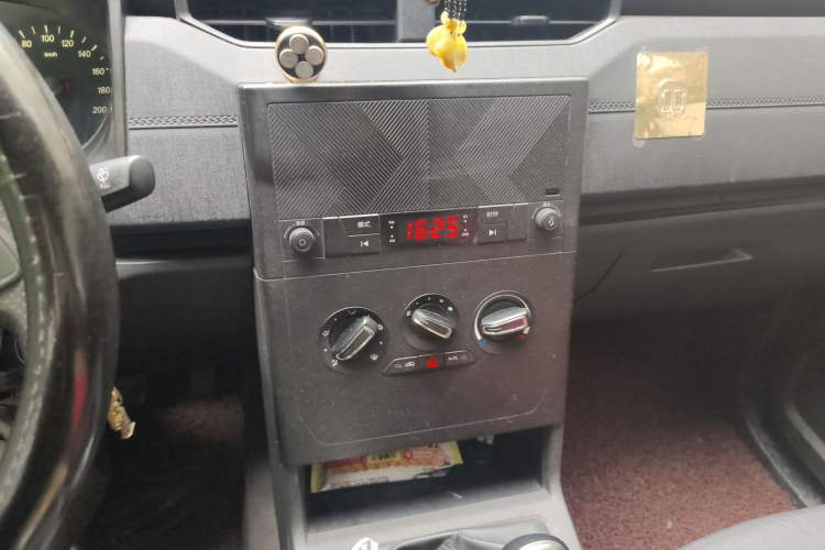 Used Wuling Hongguang PLUS 2020 1.5L Manual Standard Edition 5 Seats Audio And AC Panel