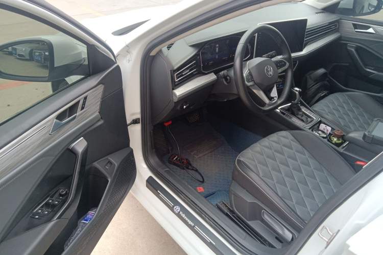 Used Volkswagen Sagitar 2023 280TSI DSG Excellence Edition Driver Seat