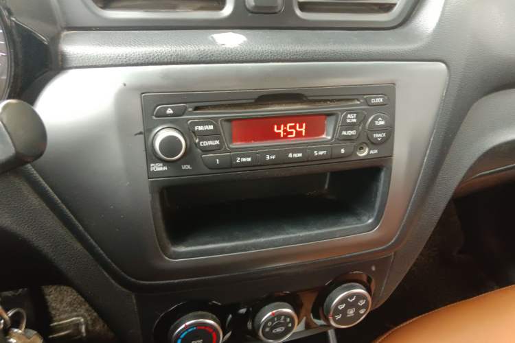 Used Kia K2 2015 Sedan 1.4L MT GLS