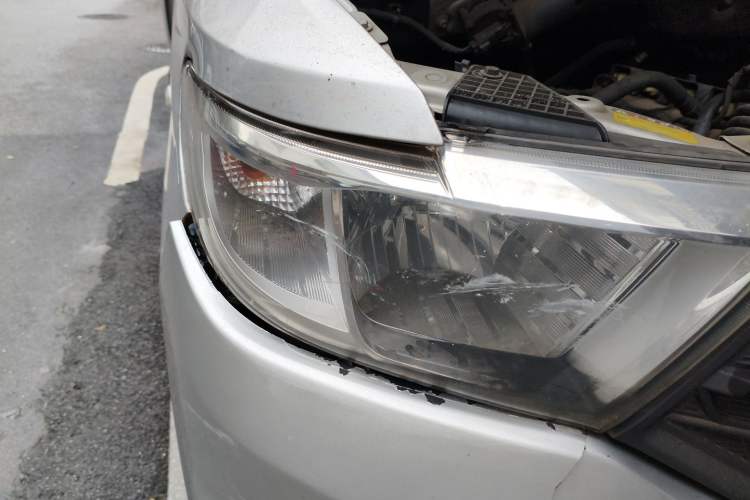 Used Wuling Hongguang V 2021 1.5L Jingqu Version LAR Right Front Headlight