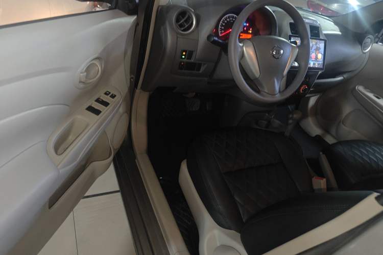 Used Nissan Sunny 2015 1.5XE CVT Comfort Edition Driver Seat