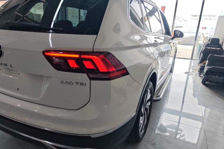 Used Volkswagen Tiguan L 2022 330TSI Automatic Two-Wheel Drive Smart Edition Right Rear Taillight