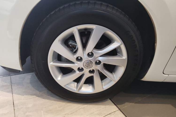 Used Nissan Tiida 2016 1.6L CVT Cool Dynamic Edition Left Front Wheel Hub