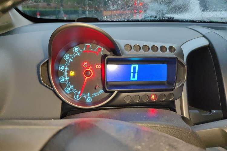 Used Chevrolet Aveo Sonic 2011 Sedan 1.4L MT SL