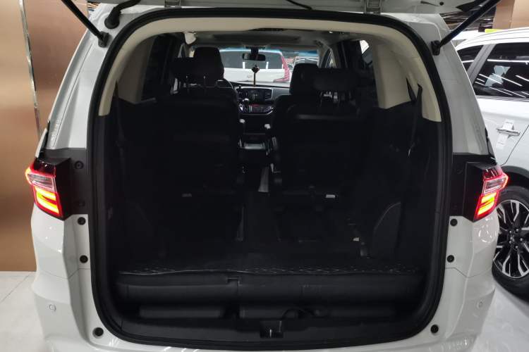 Used Honda Odyssey 2018 2.4L Smart Edition Trunk